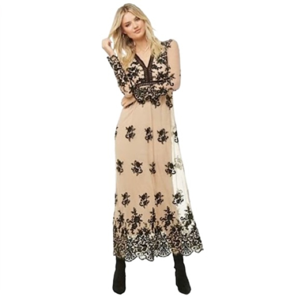 🦋 FOREVER 21 Embroidered Maxi Dress Nude size small